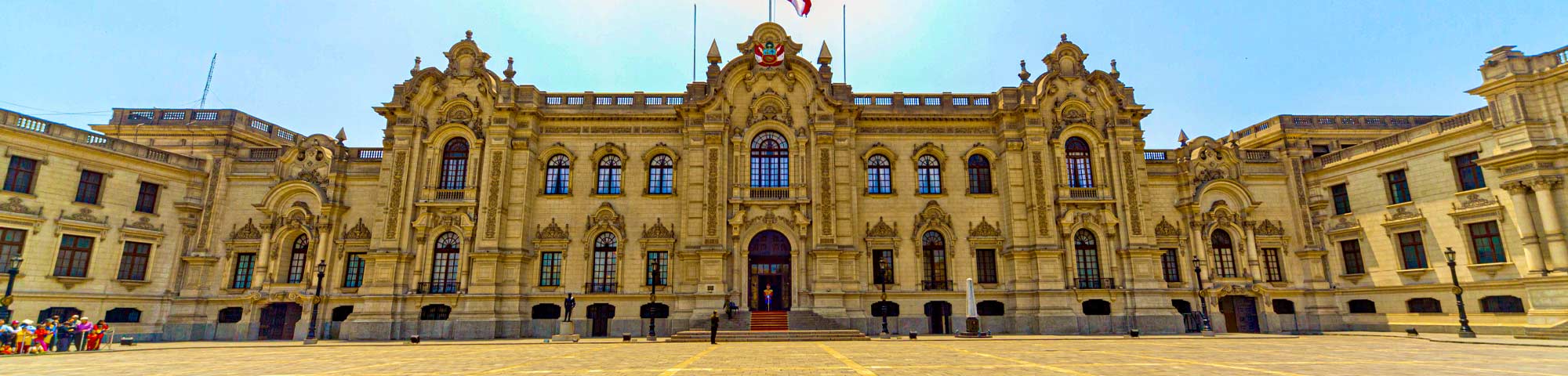 Luis Fernando Helguero jura como nuevo ministro de Comercio Exterior y Turismo 