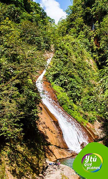 Caída de agua El Velo de la Novia en el Boquerón del Padre Abad.