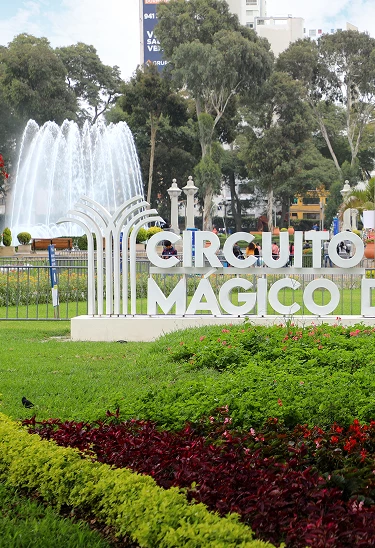 VISITA ESPECIAL: EN FAMILIA EN EL CIRCUITO MÁGICO DEL AGUA