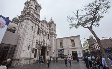 Iglesia Las Nazarenas y Santuario del Señor de los Milagros